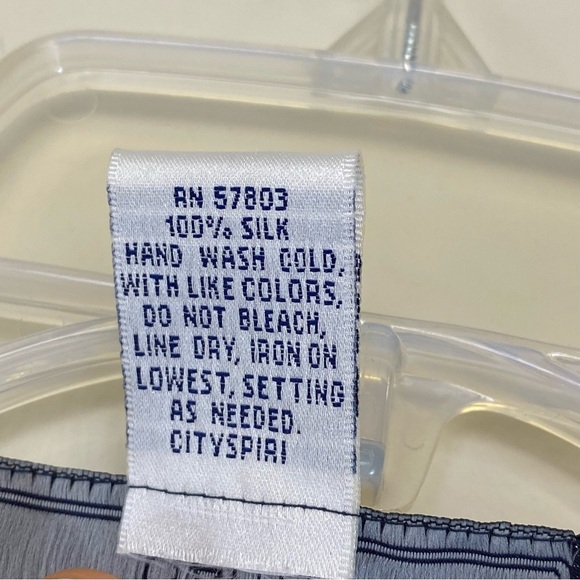 SALE. 100% Silk Norton McNaughton 80's Inspired Peplum Blouse, Size 8P - Picture 10 of 11